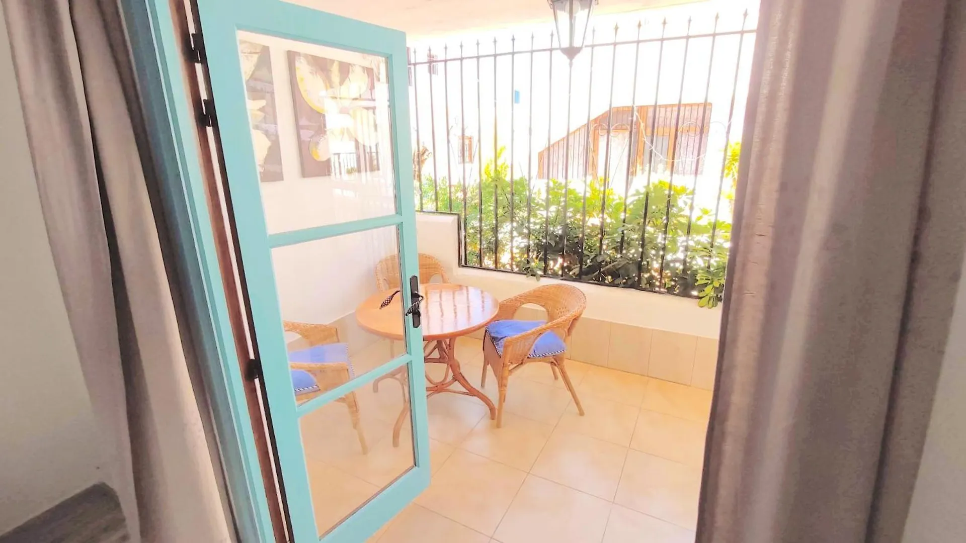 Port Royal Apartments, Heated Pool, Speed Wifi, Terrace Arona  Arona (Tenerife)